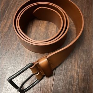 Like brand new. 42 size. Brown.